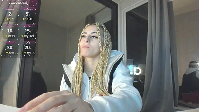 Ella Vee online show from 10.25.25