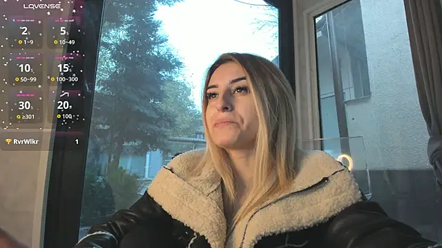 Ella Vee online show from 11.16.25