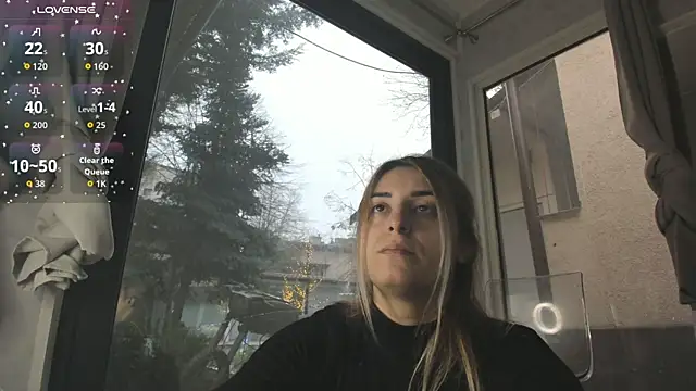 Ella Vee online show from 12.16.25