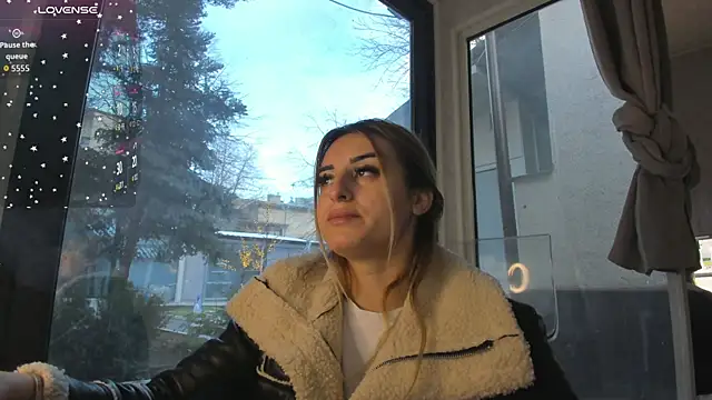 Ella Vee online show from 01.10.26