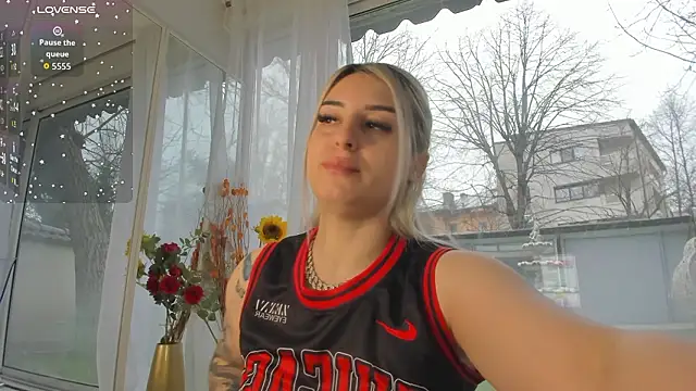 Ella Vee online show from 03.23.26