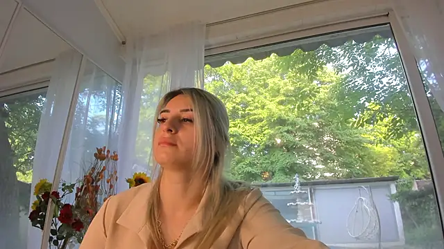 Ella Vee online show from 05.11.26