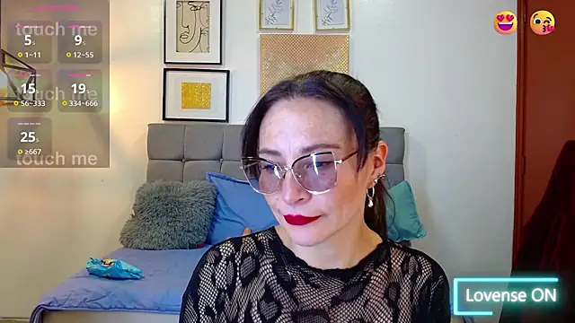  naomi s online show from 04.12.26