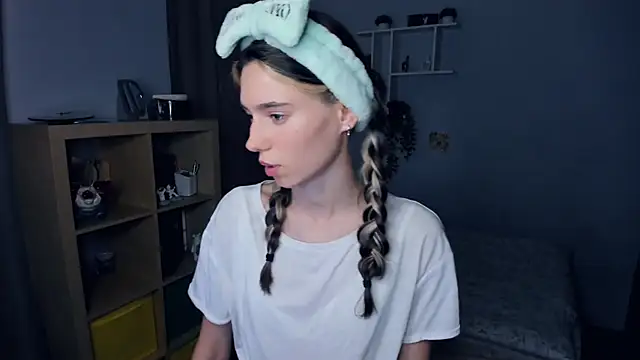 AntonettaTarring online show from 09.11.25