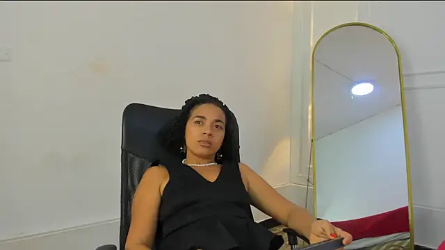 Snapshot of charlotte_dante212 chatting on 07.19.26 charlotte dante212 online show from 07.19.26