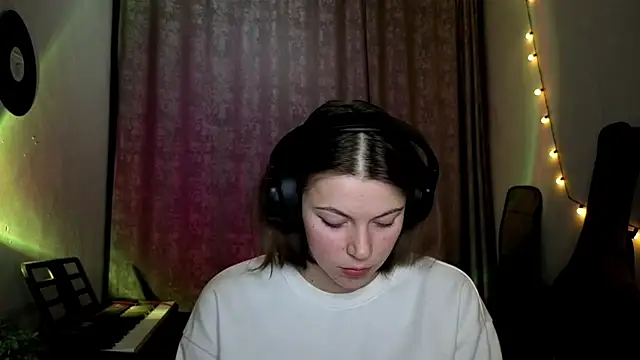 CutieAnny online show from 02.18.26