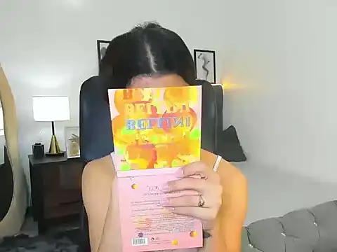 Snapshot of CassieSommereux chatting on 10.08.25 CassieSommereux online show from 10.08.25