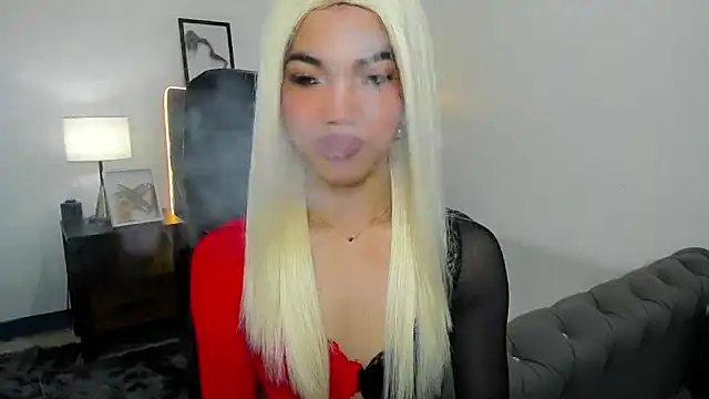 Snapshot of CassieSommereux chatting on 10.13.25 CassieSommereux online show from 10.13.25