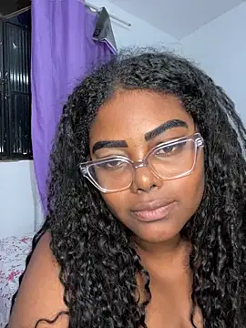 Snapshot of LunaSthena chatting on 09.23.25 LunaSthena online show from 09.23.25