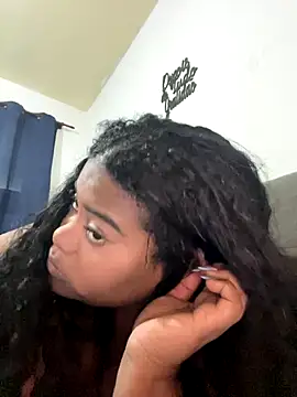 Snapshot of LunaSthena chatting on 10.24.25 LunaSthena online show from 10.24.25