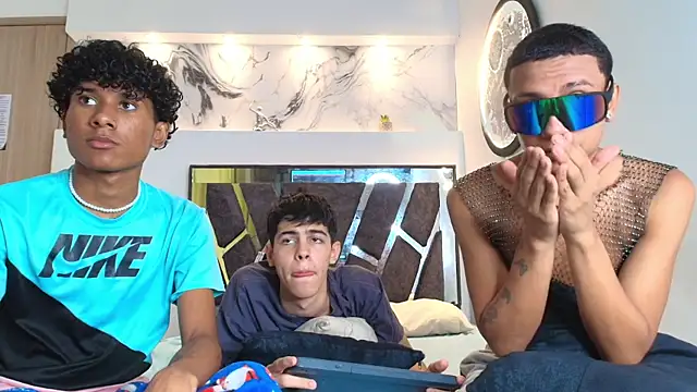 Snapshot of YOUNGS_GUYS chatting on 09.29.25 YOUNGS GUYS online show from 09.29.25