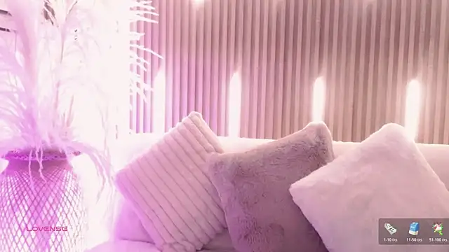 ArianaSantana online show from 11.13.25