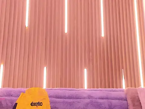 ArianaSantana online show from 12.04.25