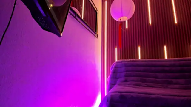 ArianaSantana online show from 12.21.25