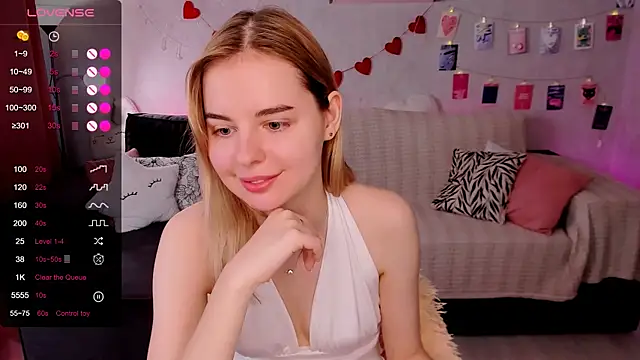 Snapshot of LillianShine chatting on 07.05.26 LillianShine online show from 07.05.26