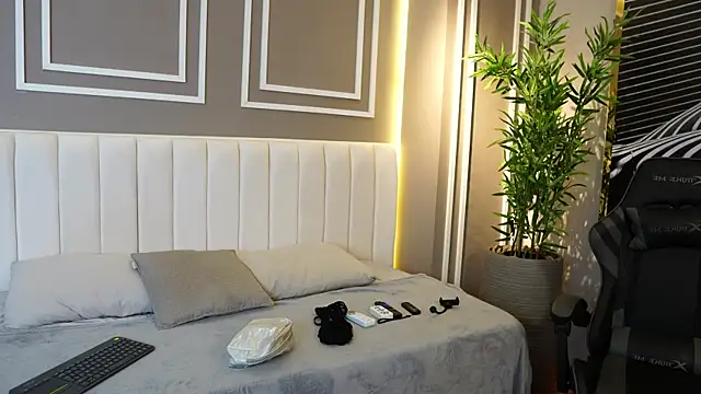 Tayler Kim online show from 11.11.25