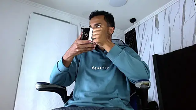 aston xvera online show from 10.18.25