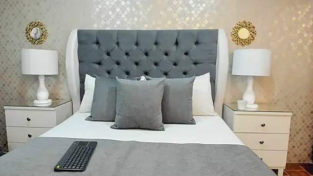 ZoeWilliis online show from 10.03.25