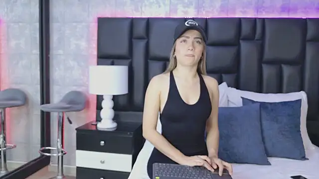 ZoeWilliis online show from 11.03.25