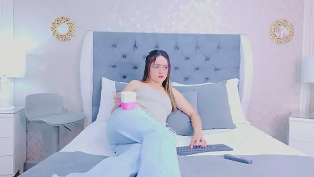ZoeWilliis online show from 06.22.26