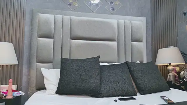 ZoeWilliis online show from 06.30.26