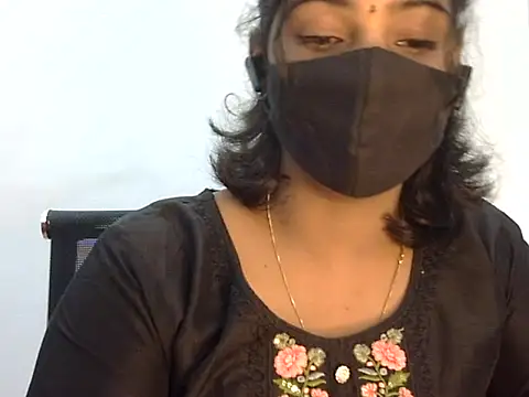 Hott Noor online show from 10.30.25