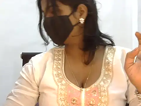 Hott Noor online show from 11.09.25