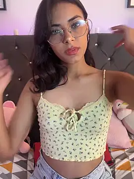 Snapshot of Im_Lyan chatting on 10.05.25 Im Lyan online show from 10.05.25