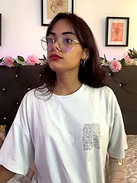 Im Lyan online show from 11.22.25