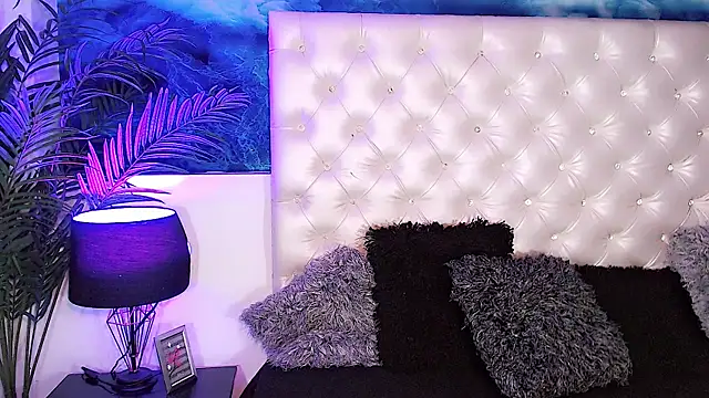 Valeria Swett  online show from 11.14.25