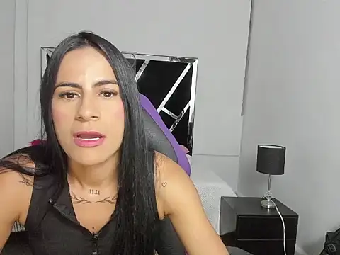 Snapshot of charlotthe_ee chatting on 10.25.25 charlotthe ee online show from 10.25.25