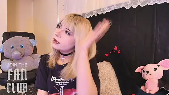Snapshot of IvyBelle_ chatting on 05.19.26 IvyBelle online show from 05.19.26