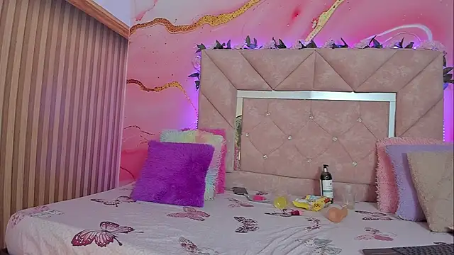 Taylor oriana  online show from 09.16.25