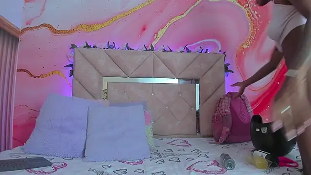 Taylor oriana  online show from 11.04.25