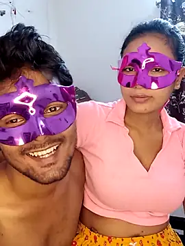 Snapshot of new_coupleee chatting on 09.13.25 new coupleee online show from 09.13.25