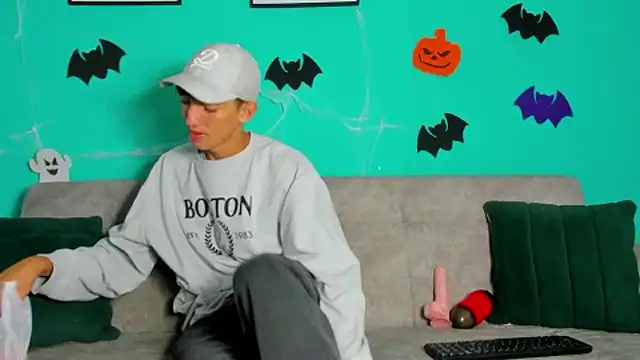 Maikol Ortiz online show from 10.31.25