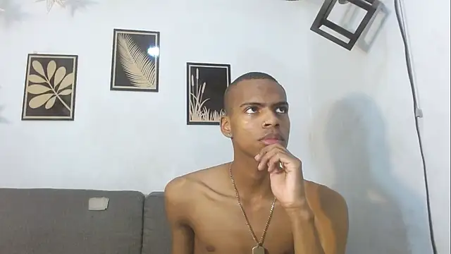 Snapshot of criss_zuri chatting on 09.16.25 criss zuri online show from 09.16.25