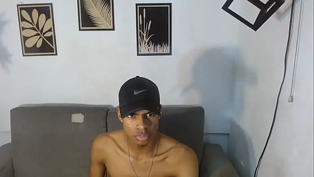 Snapshot of criss_zuri chatting on 09.17.25 criss zuri online show from 09.17.25