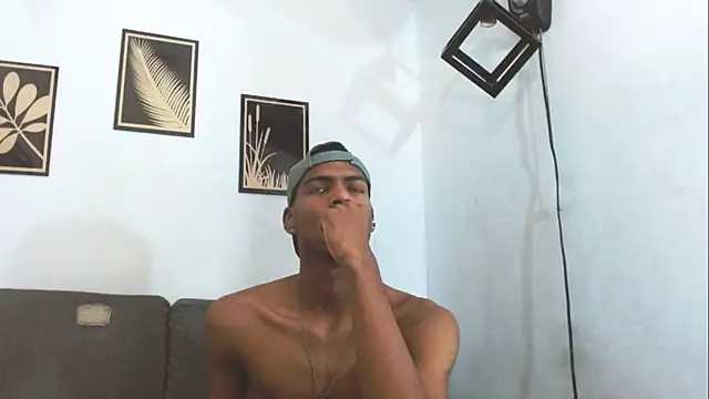 Snapshot of criss_zuri chatting on 09.19.25 criss zuri online show from 09.19.25