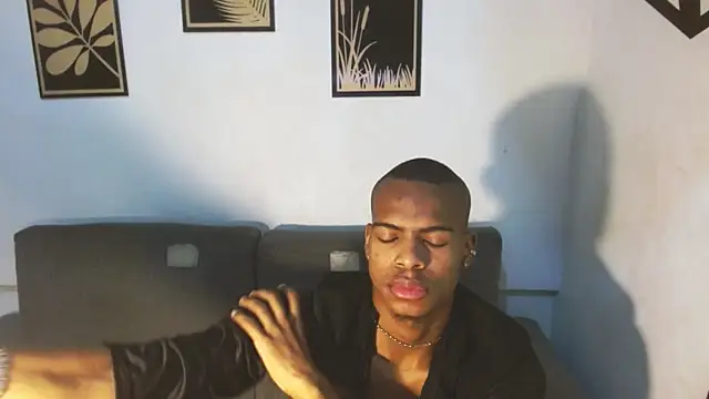 Snapshot of criss_zuri chatting on 09.24.25 criss zuri online show from 09.24.25