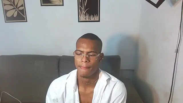 Snapshot of criss_zuri chatting on 09.26.25 criss zuri online show from 09.26.25