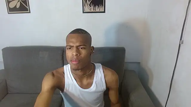 Snapshot of criss_zuri chatting on 09.30.25 criss zuri online show from 09.30.25