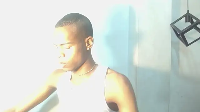 Snapshot of criss_zuri chatting on 10.04.25 criss zuri online show from 10.04.25