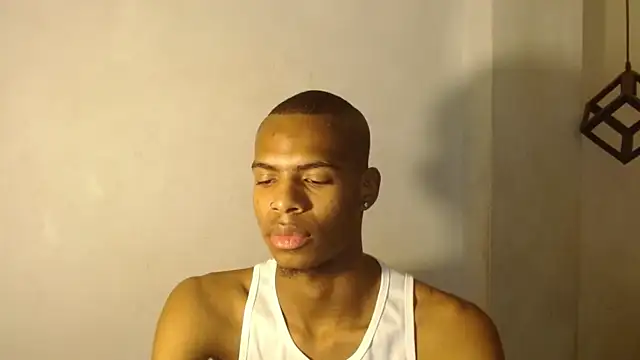Snapshot of criss_zuri chatting on 10.08.25 criss zuri online show from 10.08.25