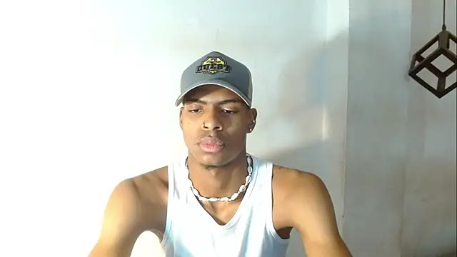 Snapshot of criss_zuri chatting on 10.17.25 criss zuri online show from 10.17.25