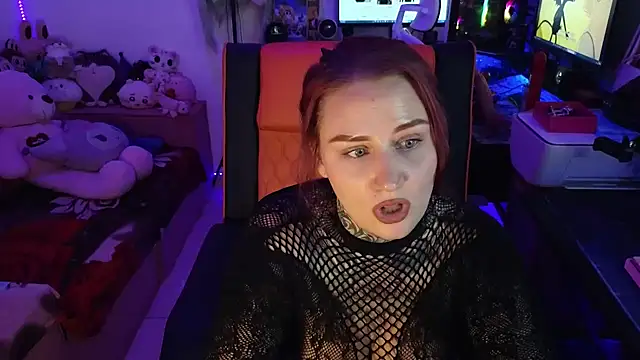 Snapshot of blazed_vixen chatting on 05.21.26 blazed vixen online show from 05.21.26