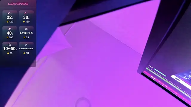 zoerouse  online show from 12.04.25