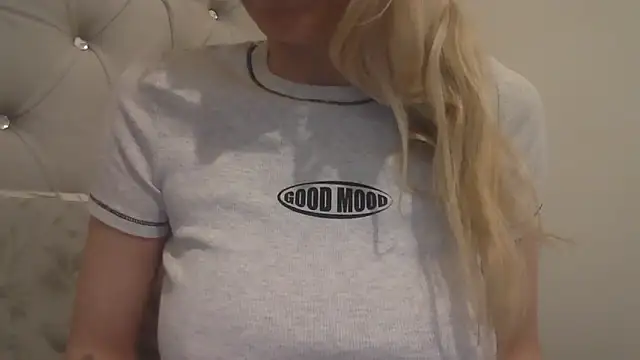 Snapshot of flirty_babe_x chatting on 02.06.26 flirty babe x online show from 02.06.26