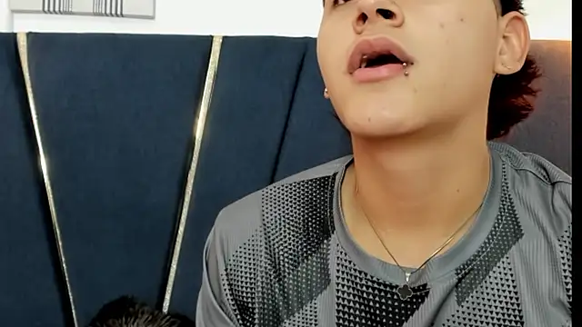 Snapshot of zeusapollofuck chatting on 09.20.25 zeusapollofuck online show from 09.20.25