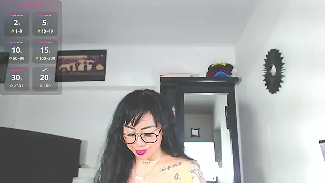 Snapshot of Vicky_hotmilf chatting on 10.08.25 Vicky hotmilf online show from 10.08.25